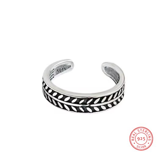 Zilverkleurige klemring met dubbel bladerenpatroon. Markering 'S925 REAL STERLING SILVER'.