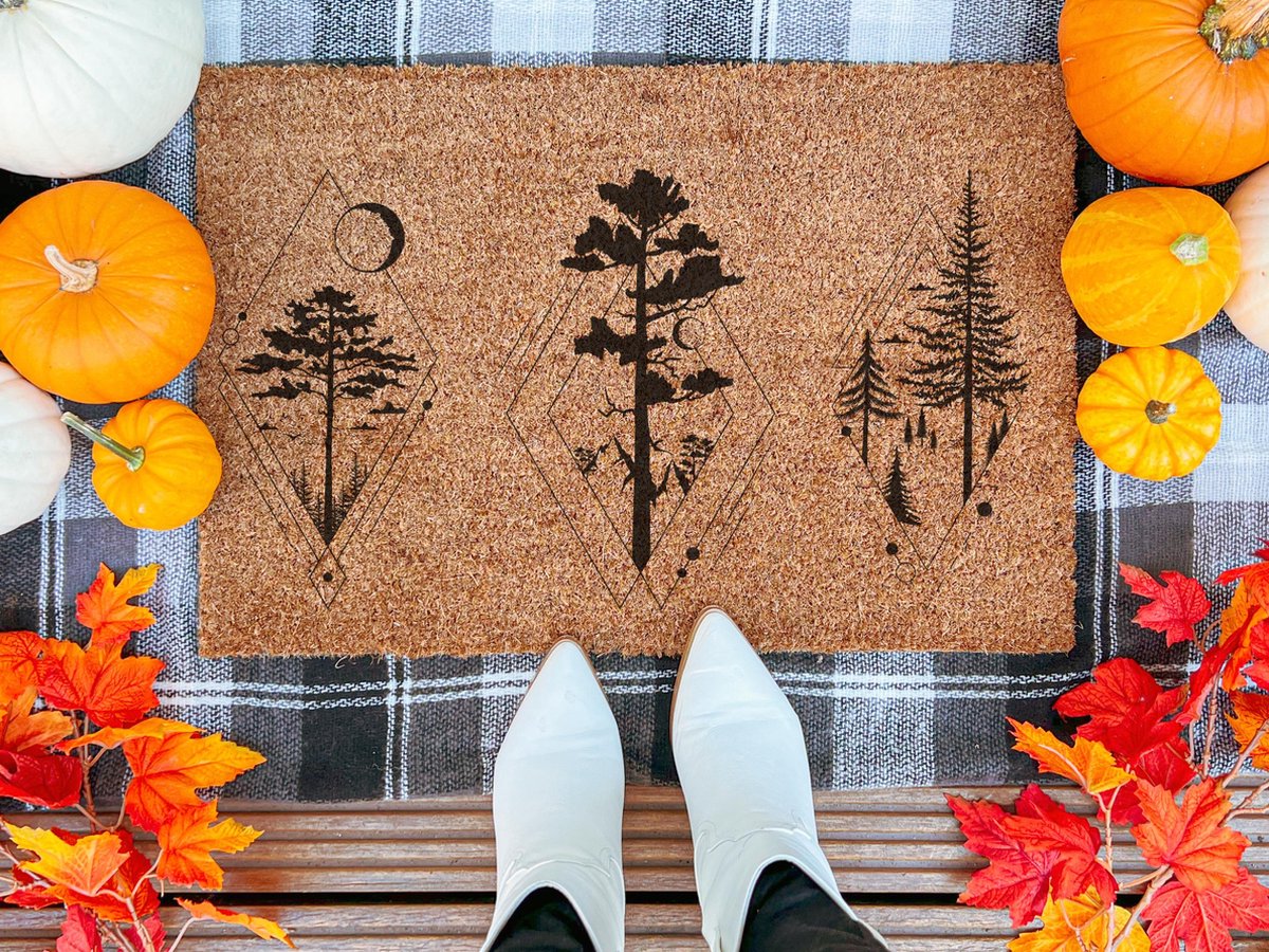 Laser Point Sacred Trees | 60x40 cm | Nieuwe huis cadeau | Ingangsmat | Deurmat met stijl | Verhuizing cadeau | Praktisch & trendy | Perfect voor binnenkomst | Cadeau voor nieuwe woning Bruin | Zwart (Gravering 60x40)