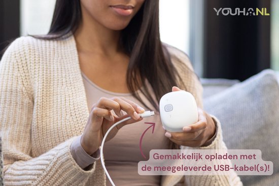 Handen laden een witte borstkolf op met een USB-kabel. Tekst: Gemakkelijk opladen met de meegeleverde USB-kabel(s)!