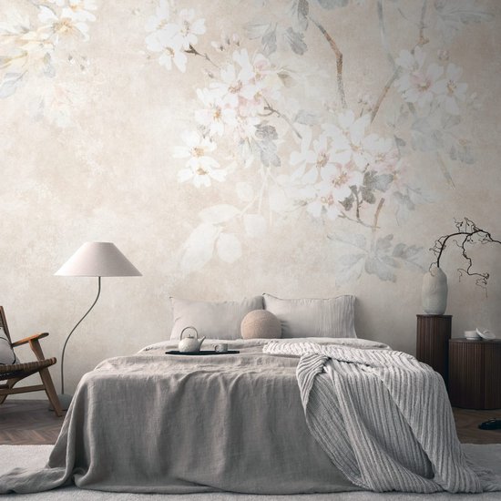 Fotobehang Profhome 399191-GU vliesbehang hardvinyl warmdruk in reliëf glad met bloemen patroon mat beige crèmewit grijs wit 3,71 m x 2,8 m