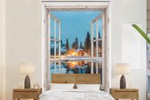 Behang - Fotobehang Doorkijk - Winterlandschap - Natuur - Huis - Bergen - Breedte 225 cm x hoogte 350 cm