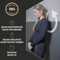 Vrouw gebruikt spiky bal tegen muur voor rugoefening. Inclusief video, poster en tas.