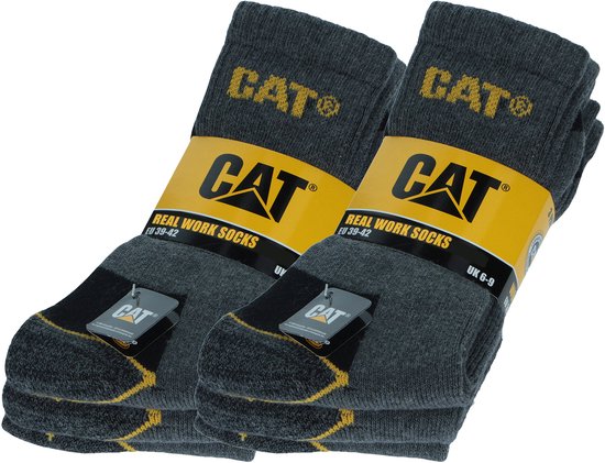 Twee paar donkergrijze Caterpillar werksokken met gele CAT logo's en verpakking.