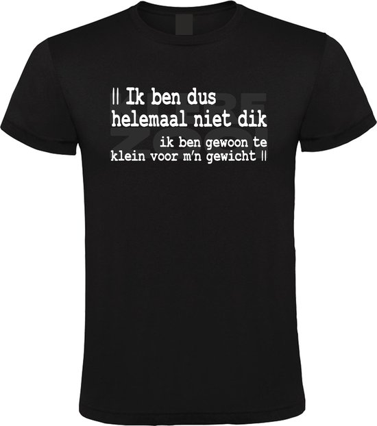 T-shirt noir avec le texte : « Je ne suis donc pas gros du tout, je suis juste trop petit pour mon poids »