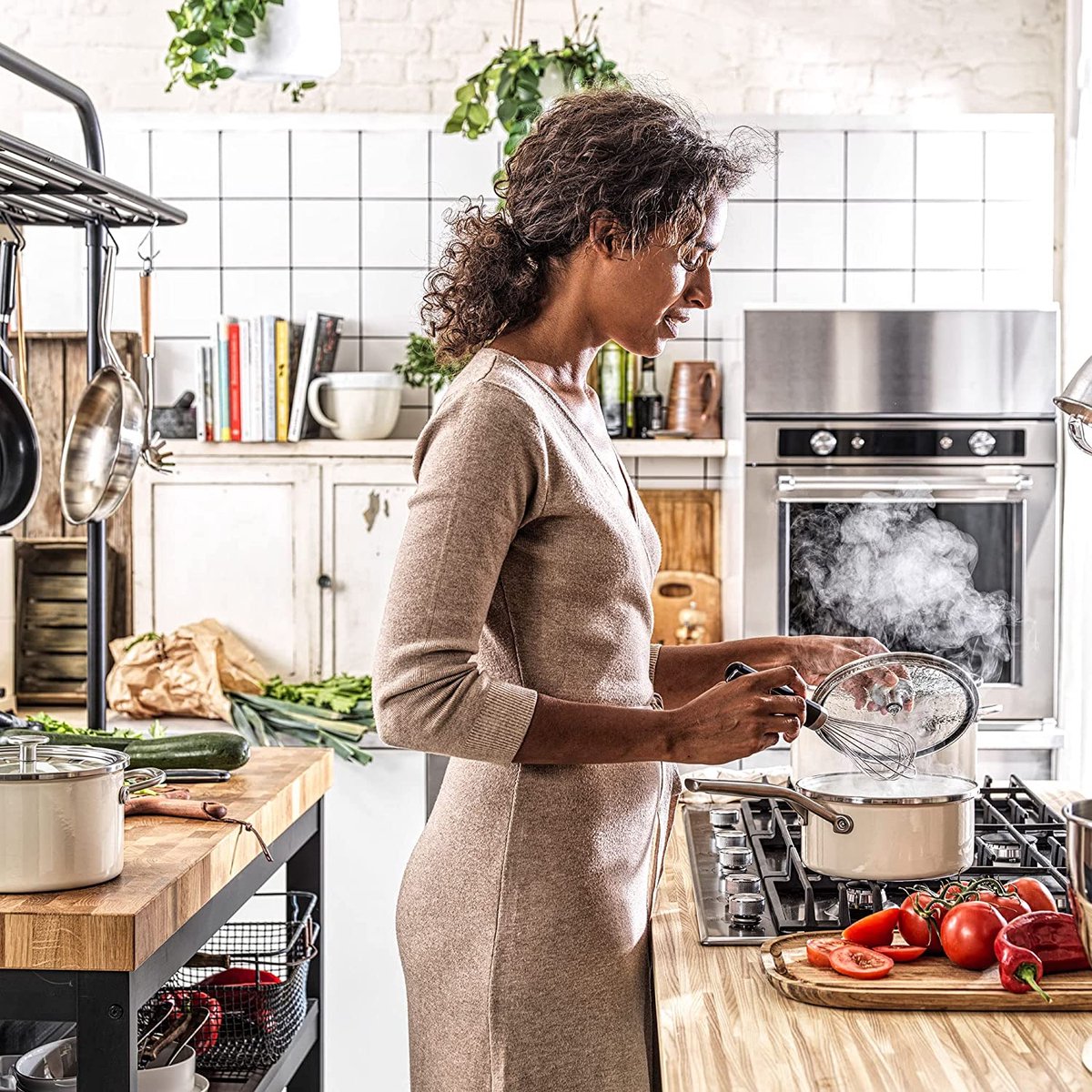 Casserole en émail KitchenAid Steel Core avec couvercle - 24 cm / 6 L -  Crème d'amande