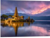 PVC Schuimplaat - Gouden Lagen Pura Ulun Danu Bratan Tempel langs het Meer in Indonesië - 80x60 cm Foto op PVC Schuimplaat (Met Ophangsysteem)