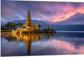 PVC Schuimplaat - Gouden Lagen Pura Ulun Danu Bratan Tempel langs het Meer in Indonesië - 120x80 cm Foto op PVC Schuimplaat (Met Ophangsysteem)