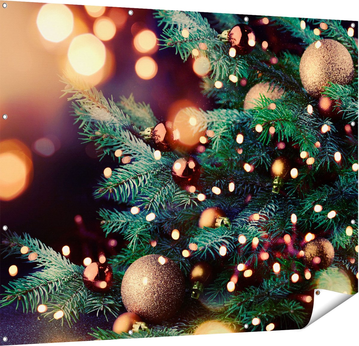 Gards Tuinposter Versierde Kerstboom met Lichtjes - 150x120 cm - Tuindoek - Tuindecoratie - Wanddecoratie buiten - Tuinschilderij Multikleur