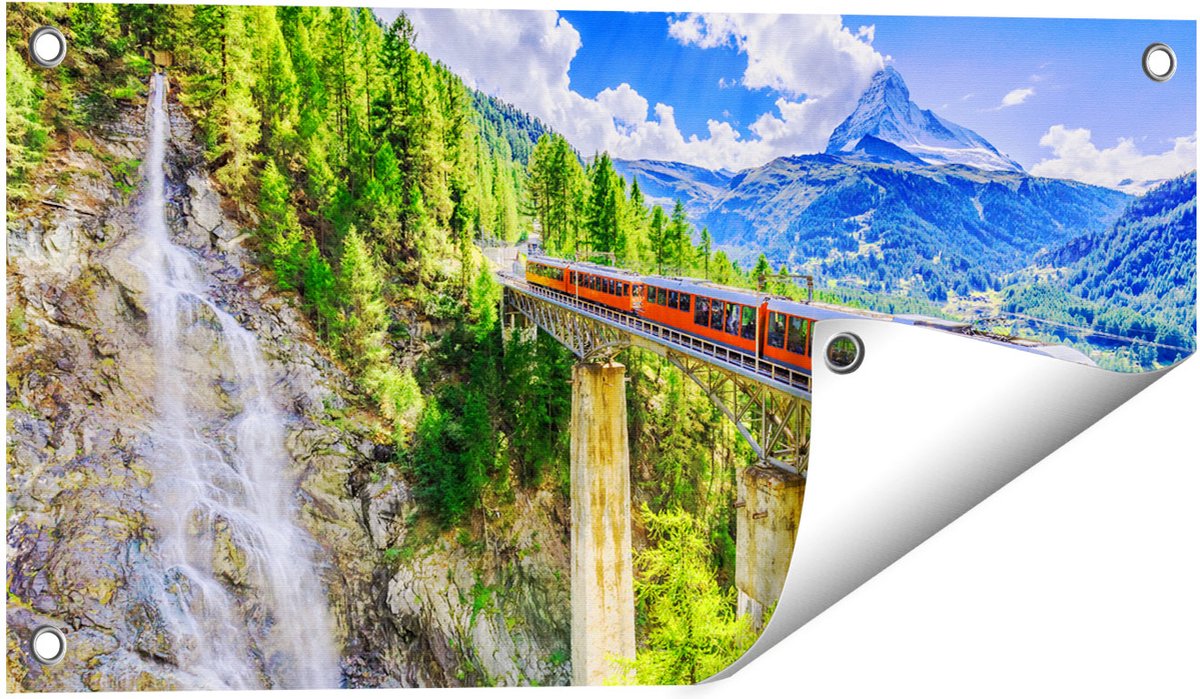 Gards Tuinposter Trein op een Brug bij een Waterval in Zwitserland - 60x30 cm - Tuindoek - Tuindecoratie - Wanddecoratie buiten - Tuinschilderij Multikleur
