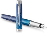 Parker IM Submerge vulpen | premium lak met blauw kleurverloop op roestvrij staal met chroomafwerking | medium penpunt met zwarte inkt navulling | geschenkdoos