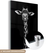 Glasschilderij - Acrylglas - Giraffe - Dieren - Portret - Zwart - Glasschilderij dieren - Afbeelding op glas - 30x40 cm
