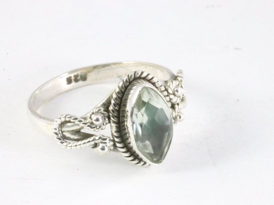 Fijne bewerkte zilveren ring met groene amethist - maat 18.5