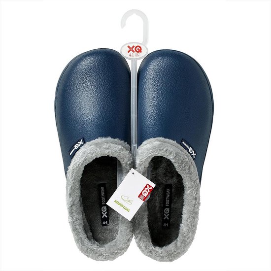 Donkerblauwe heren tuinklompen met grijze fake fur voering en een XQ Footwear logo.