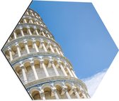 Dibond Hexagon - Toren van Pisa vanaf onder - Italië - 50x43.5 cm Foto op Hexagon (Met Ophangsysteem)