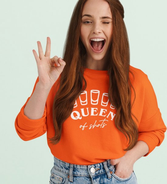 Oranje Koningsdag Trui Queen Of Shots - Maat XS - Uniseks Pasvorm - Oranje Feestkleding