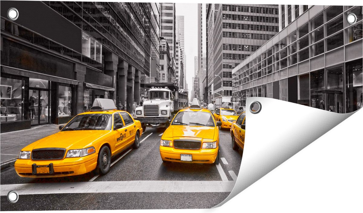 Gards Tuinposter New York Gele Taxi's - Zwart Wit - 60x30 cm - Tuindoek - Tuindecoratie - Wanddecoratie buiten - Tuinschilderij Multikleur