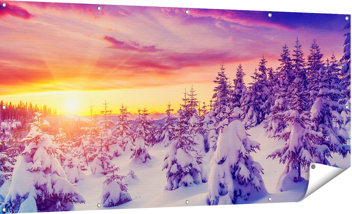 Gards Tuinposter Zonsondergang in het Sneeuw Bos - 180x90 cm - Tuindoek - Tuindecoratie - Wanddecoratie buiten - Tuinschilderij Multikleur