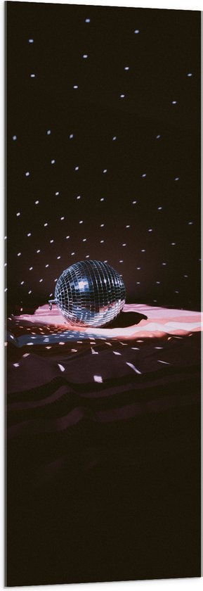 Acrylglas - Licht Vallend op Discobal in Donkere Ruimte - 50x150 cm Foto op Acrylglas (Met Ophangsysteem)