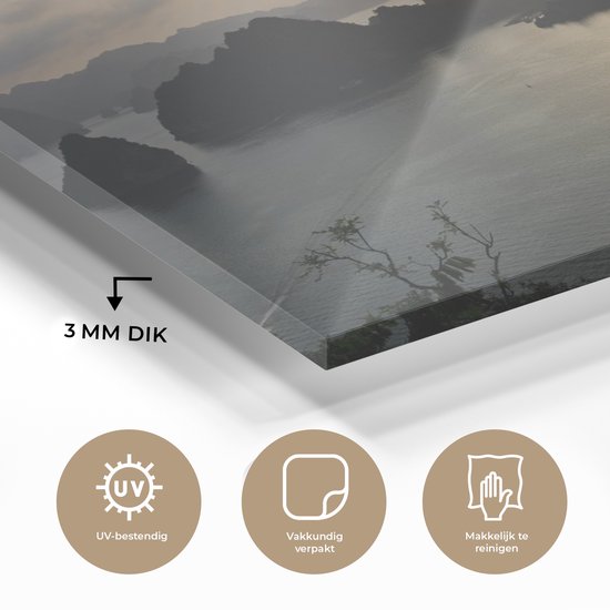 Coucher de soleil derrière les rochers de la baie d'Halong au Vietnam Plexiglas 30x20 cm - petit - Tirage photo sur Glas (décoration murale en plexiglas)