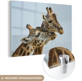MuchoWow® Glasschilderij 120x80 cm - Schilderij acrylglas - Giraffes - Dieren - Lucht - Foto op glas - Schilderijen