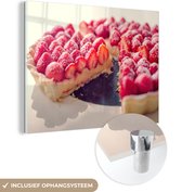 MuchoWow® Peinture sur verre 120x90 cm - Peinture sur verre acrylique - Gâteau aux fruits en tranches aux fraises - Photo sur verre - Peintures