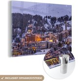 MuchoWow® Glasschilderij 30x20 cm - Schilderij acrylglas - Bergdorp in Zwitserland tijdens de winter - Foto op glas - Schilderijen