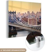 MuchoWow® Glasschilderij 20x20 cm - Schilderij acrylglas - Skyline New York in de avond - Foto op glas - Schilderijen