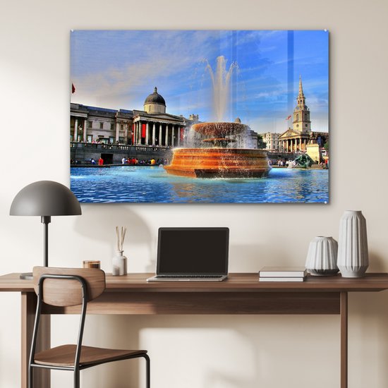 Ciel coloré sur Trafalgar Square en Angleterre Plexiglas 90x60 cm - Tirage photo sur Glas (décoration murale en plexiglas)