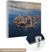 MuchoWow® Glasschilderij 20x20 cm - Schilderij acrylglas - New York - Manhattan - Water - Foto op glas - Schilderijen