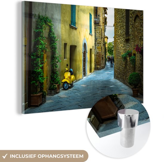 MuchoWow® Glasschilderij 30x20 cm - Schilderij acrylglas - Straten met traditionele huizen in Toscaanse stad San Gimignano in Italië - Foto op glas - Schilderijen