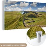 MuchoWow® Glasschilderij 120x60 cm - Schilderij acrylglas - Groen landschap bij de muur van Hadrianus in het Verenigd Koninkrijk - Foto op glas - Schilderijen