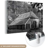 MuchoWow® Glasschilderij 150x100 cm - Schilderij acrylglas - Nederlandse boerderij - zwart wit - Foto op glas - Schilderijen