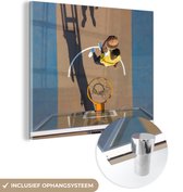 MuchoWow® Glasschilderij 50x50 cm - Schilderij acrylglas - Sport - Basketbal - Net - Foto op glas - Schilderijen