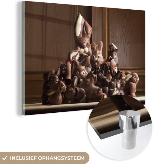 MuchoWow® Glasschilderij 150x100 cm - Schilderij acrylglas - Hoop verschillende chocoladepaashazen - Foto op glas - Schilderijen