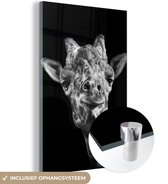 MuchoWow® Glasschilderij 80x120 cm - Schilderij acrylglas - Giraffe - Dier - Zwart - Wit - Foto op glas - Schilderijen