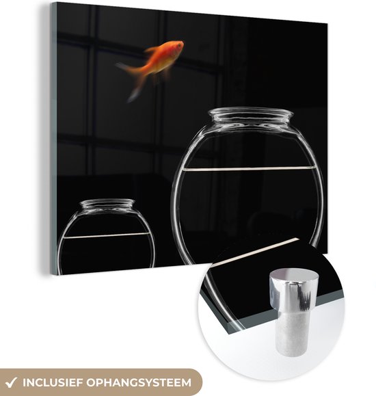 MuchoWow® Glasschilderij 40x30 cm - Schilderij acrylglas - Goudvis - Vissenkom - Zwart - Foto op glas - Schilderijen