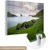 MuchoWow® Glasschilderij 30x20 cm - Schilderij acrylglas - Huizen op Faeröer eilanden - Foto op glas - Schilderijen