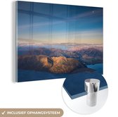 MuchoWow® Glasschilderij 120x80 cm - Schilderij acrylglas - Meer - Berg - Lucht - Foto op glas - Schilderijen