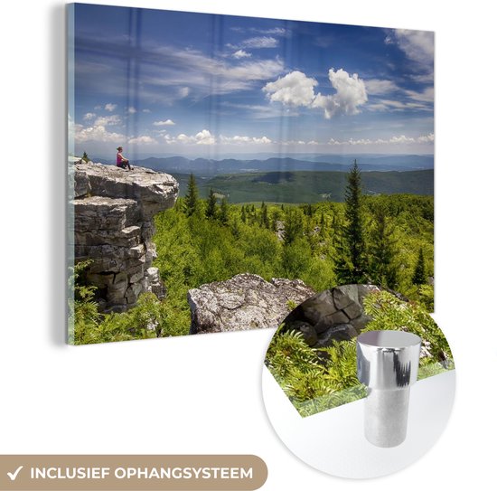 MuchoWow® Glasschilderij 90x60 cm - Schilderij acrylglas - Vrouw kijkt over het landschap van West-Virginia - Foto op glas - Schilderijen