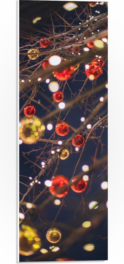 PVC Schuimplaat - Lampjes en Kerstballen in de Boom - 20x60 cm Foto op PVC Schuimplaat (Met Ophangsysteem)