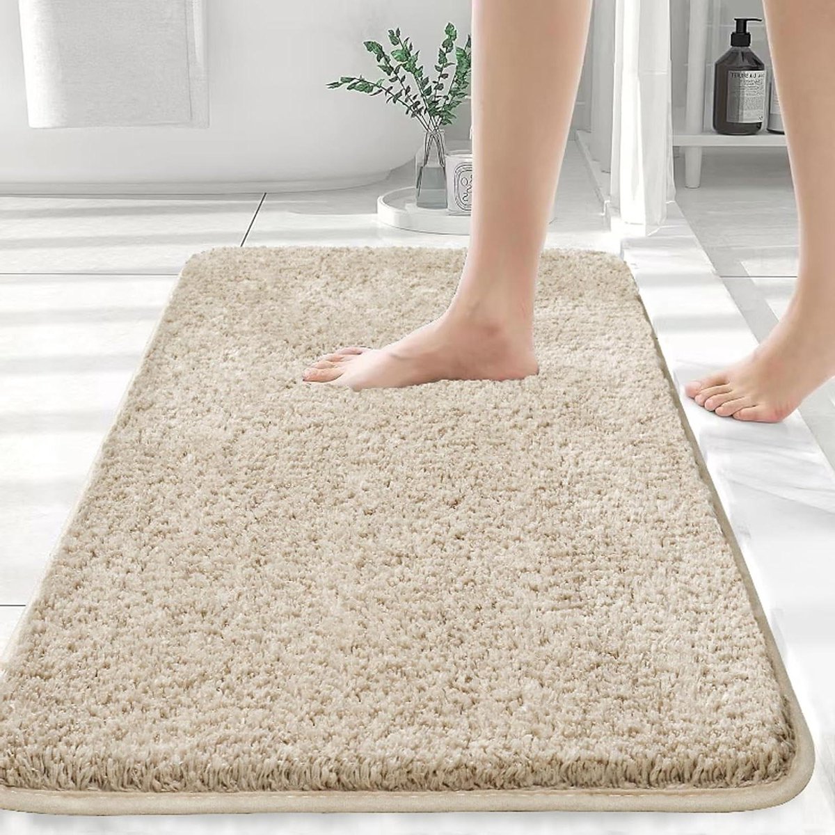 Grote badmat voor badkamer 70x120 cm - Zacht microvezel, antislip en wasbaar - Beige met rubberen achterkant