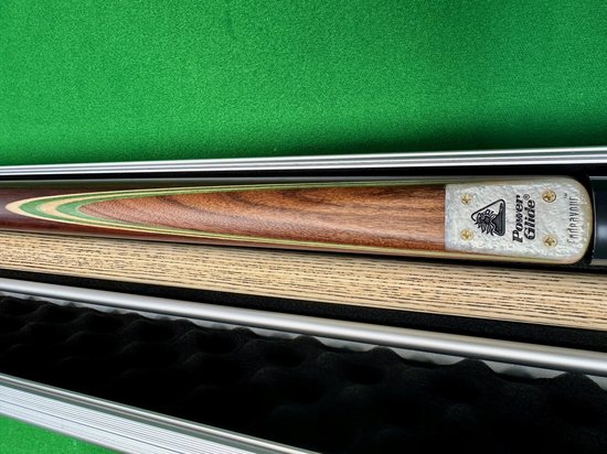 SNKR CUE ENDEAVOUR 3/4 Deze snookerkeu vervaardigd uit essenhout is een zeer aantrekkelijk voor de beginnede snookespeler - inclusief mini but & telescopisch verlengstuk - aluminiu