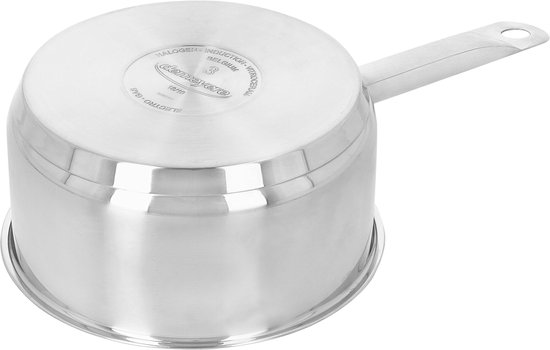 Bodem van een zilverkleurige steelpan met productinformatie.
