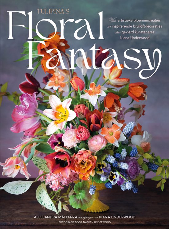 Boekomslag: 'Floral Fantasy' met een weelderig boeket bloemen in warme kleuren, met tulpen, narcissen en hyacinten.