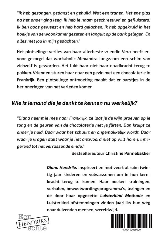 Boekomslag met tekst en een gedrukte streepjescode. Een tekstblok bovenin beschrijft een verhaal.