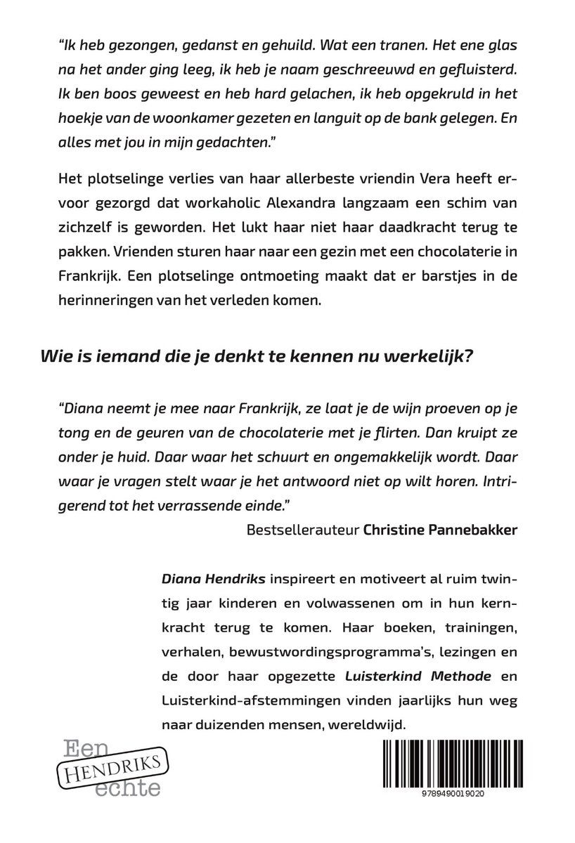 Boekomslag met tekst en een gedrukte streepjescode. Een tekstblok bovenin beschrijft een verhaal.