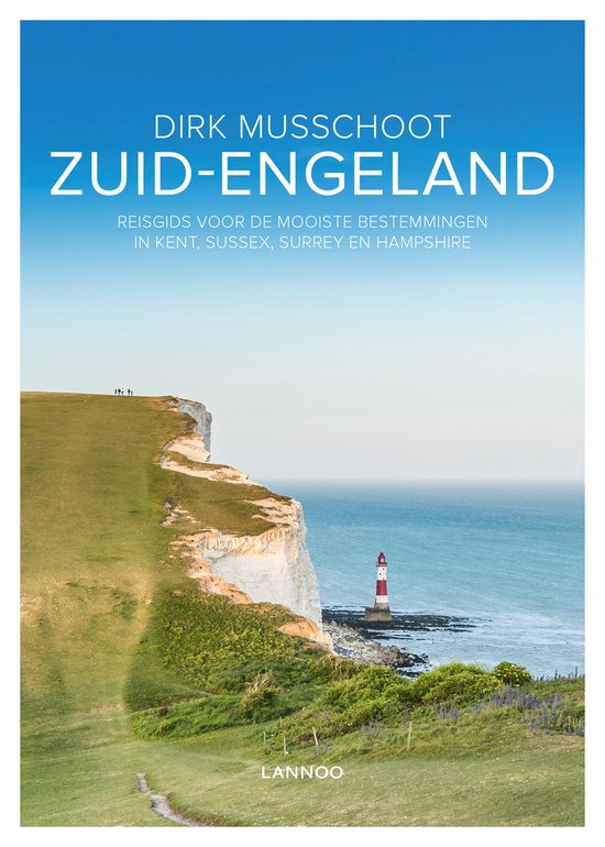 Een klif met een vuurtoren aan de kust van Zuid-Engeland, met de tekst 'DIRK MUSSCHOOT ZUID-ENGELAND' erboven.