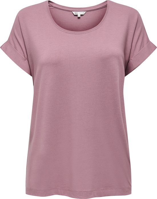 Un t-shirt rose uni à manches courtes retroussées et col rond. L'étiquette 'ONLY' est visible.