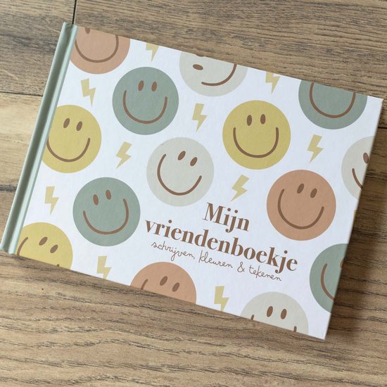 Album met lachende gezichtjes in pastelkleuren en bliksemschichten.