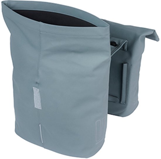Basil City dubbele fietstas MIK, 28-32L, graphite blue van Basil — afbeelding 4